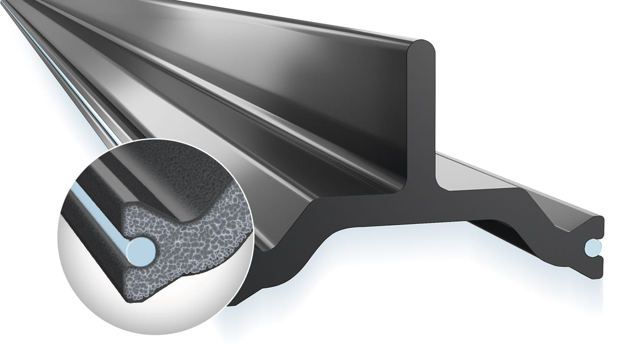 insulbar® LI insulating profile with close-up of the smooth shell and the foamed core