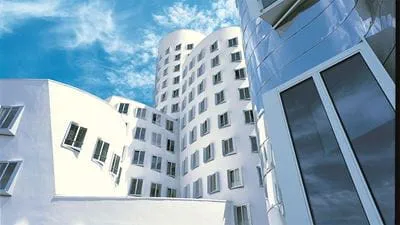 Il “Neuer Zollhof” al porto sul Reno di Düsseldorf