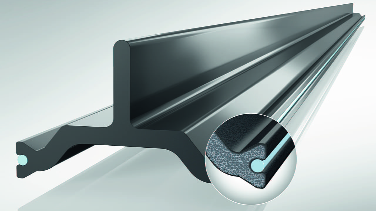 insulbar LI profilo isolante con primo piano del guscio liscio e il nucleo espanso